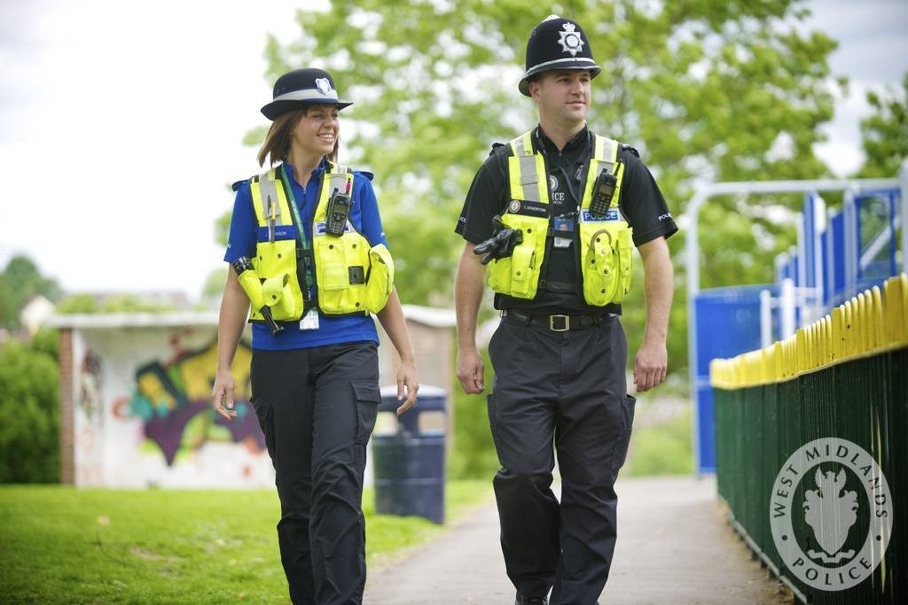 <h1>Pathways to Careers: How to Become a Police Officer</h1>